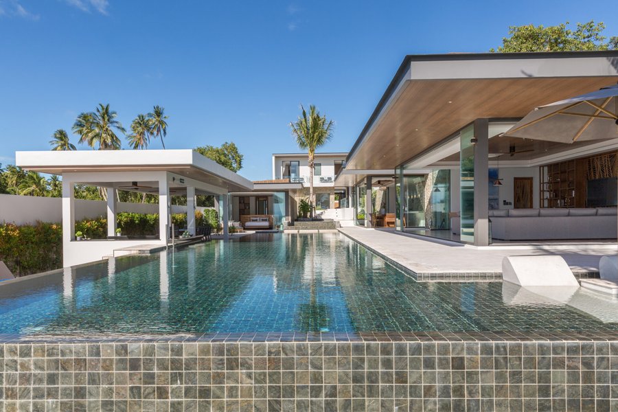 Sea Renity — both wings of the villa and the pool